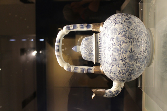 青花瓷茶壶
