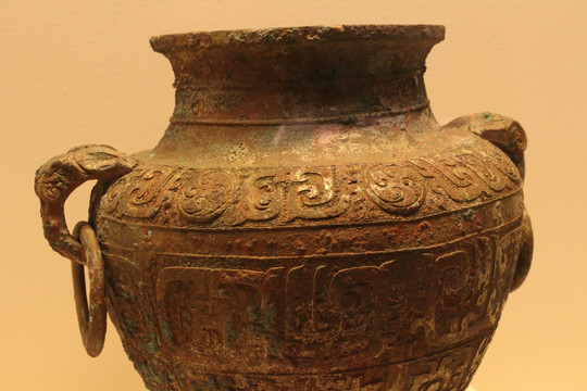 古代青铜罐子