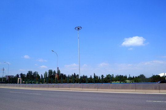 蓝天道路