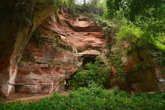 红砂岩石壁