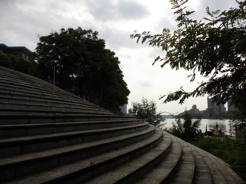 江边台阶