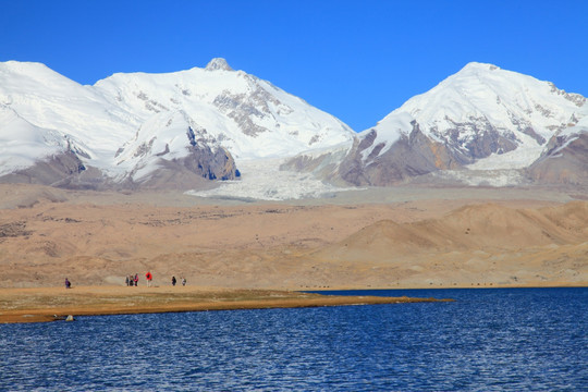 冰山圣湖