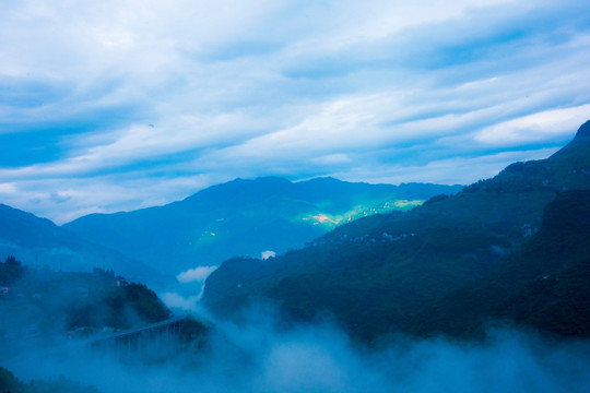 云雾 山村