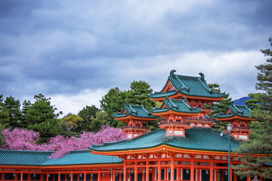 日本京都平安神宫宫殿楼宇屋檐
