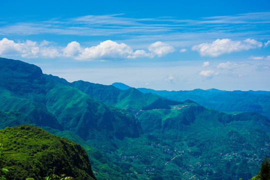崇山峻岭