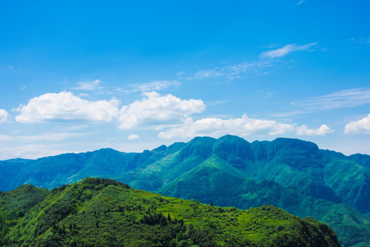 崇山峻岭