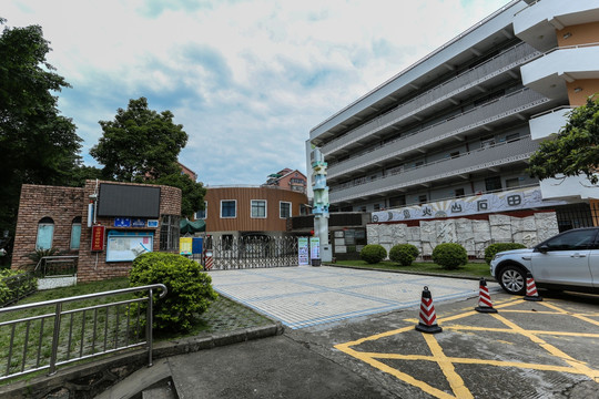 学校大门