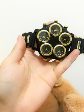 五个表盘的超级大手表 