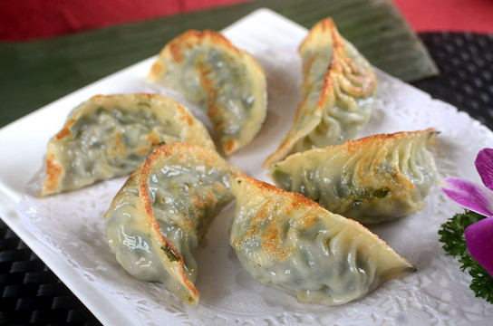 煎韭菜饺子