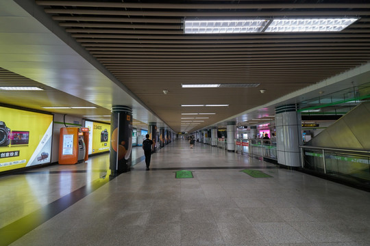 地铁走廊