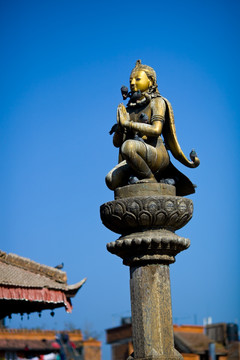 地震前的尼泊尔克利须那神庙雕像