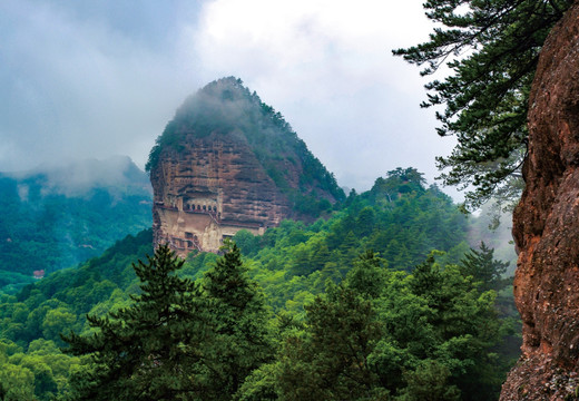 天水麦积山烟雨