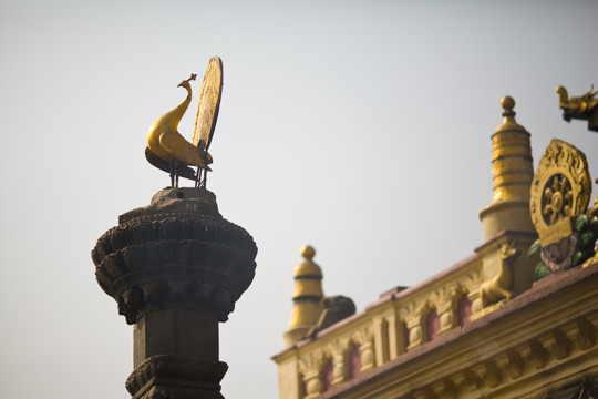 地震前的尼泊尔雕像