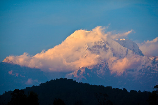 尼泊尔安娜普尔纳雪山日出