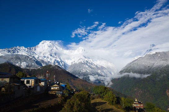 尼泊尔博卡拉 徒步 雪后神山