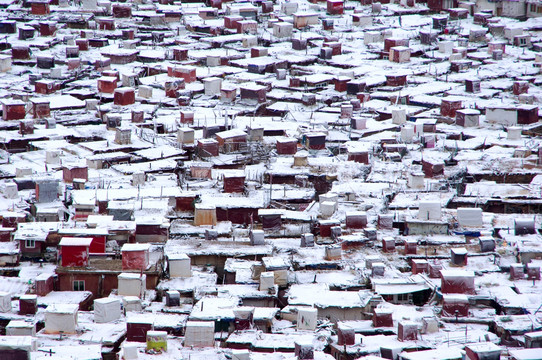 红房子雪景