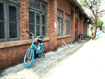 旧厂房 旧建筑 共享 单车