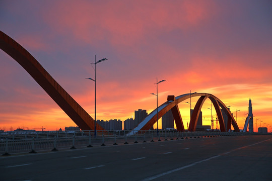 夕阳下的海拉尔天骄大桥