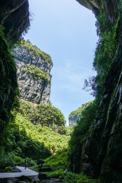 天坑石门