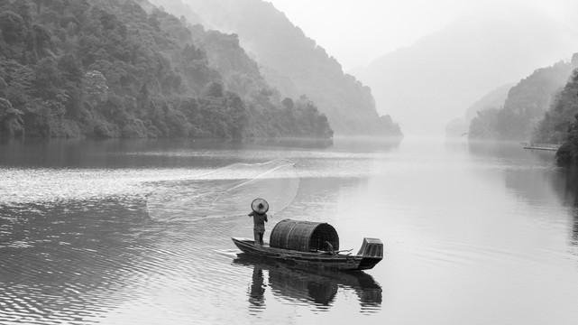 雾漫小东江