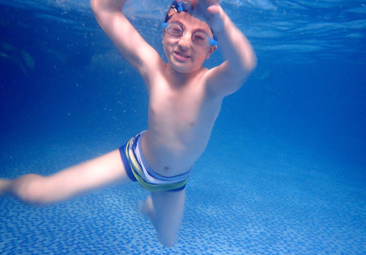 儿童水下运动