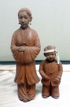 李纨贾兰塑像