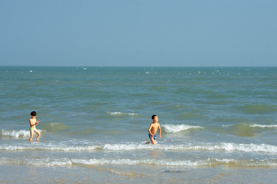 夏季海边的游客