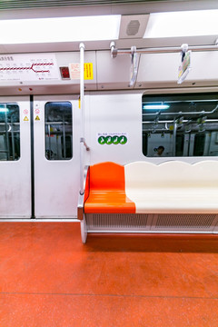 地铁11号线爱心座椅