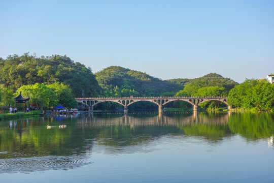 鼎湖峰