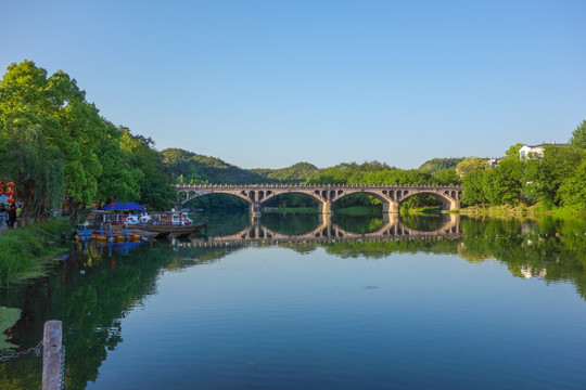 鼎湖峰
