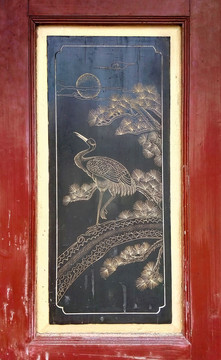 木板黑底金漆彩绘仙鹤