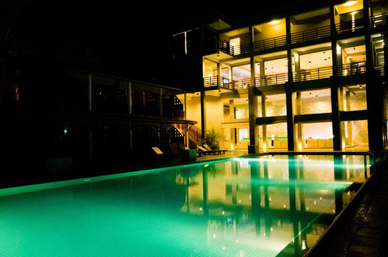 斯里兰卡美瑞莎豪华酒店泳池夜景
