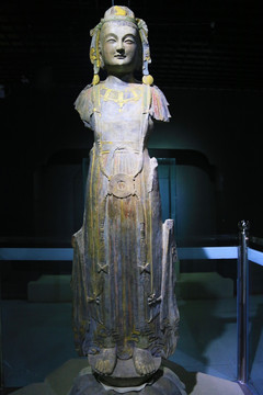 彩绘石雕菩萨立像