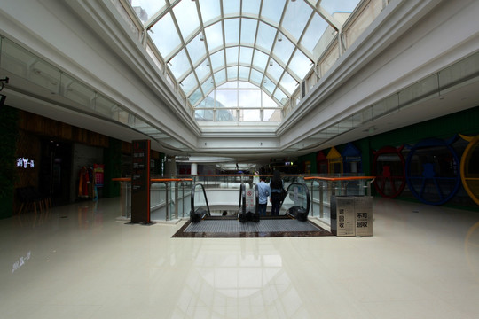 商场装修 阳光厅 钢结构 玻璃