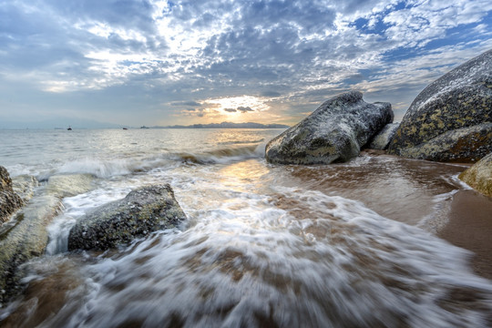 海浪礁石