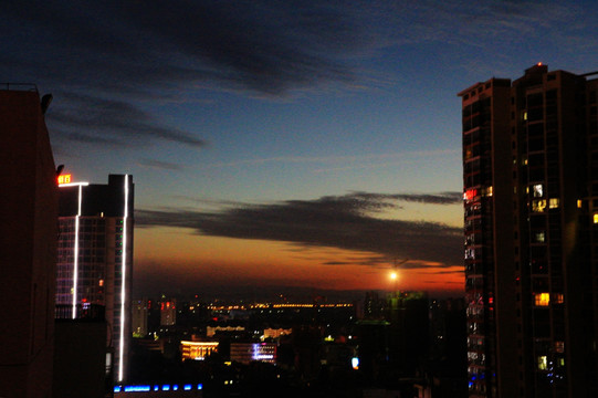 城市暮色夜景