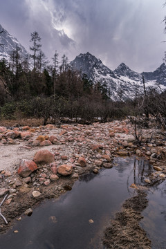 雪山 河谷