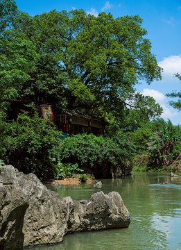 村边小河