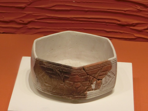 兽面纹陶碗
