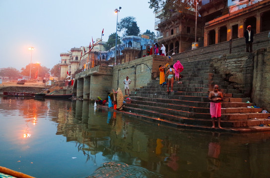 印度圣城瓦拉纳西 恒河沐浴