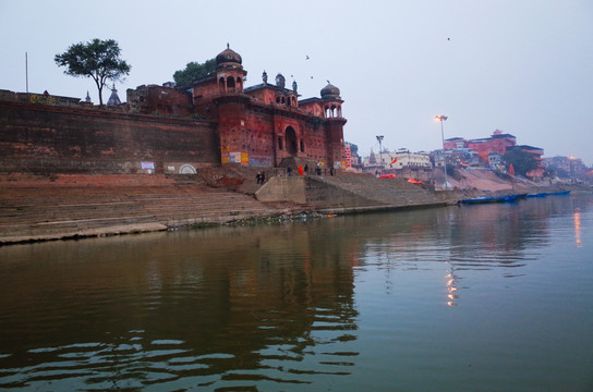 印度圣城瓦拉纳西 清晨的恒河