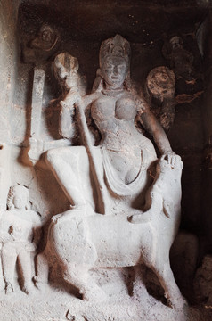 印度埃洛拉石窟内部雕刻神话故事