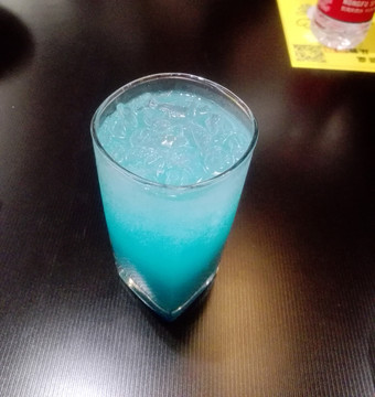 鸡尾酒一杯冰水