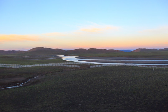青藏高原 早晨 湖泊