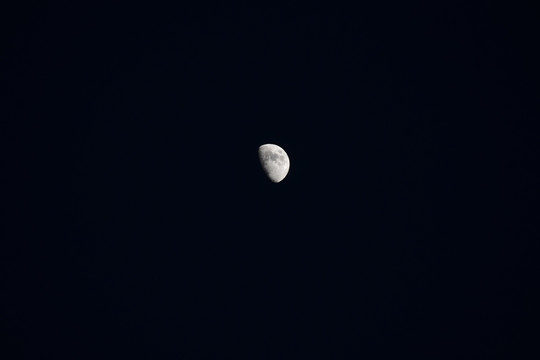 月亮，半月，月亮实拍，大月亮