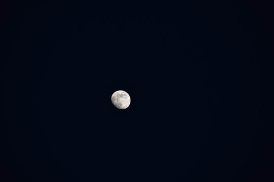 月亮，半月，月亮实拍，大月亮