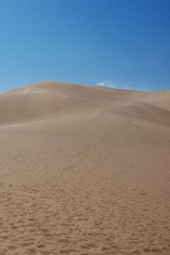 敦煌鸣沙山月牙泉风景区