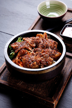 韩式酱肉拌饭