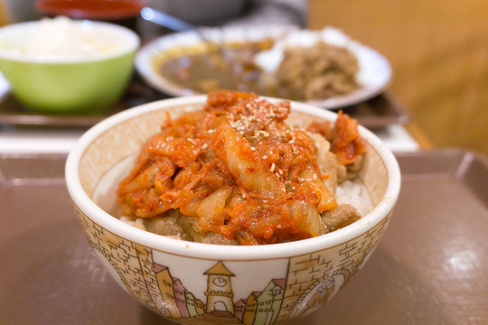 牛肉泡菜盖饭