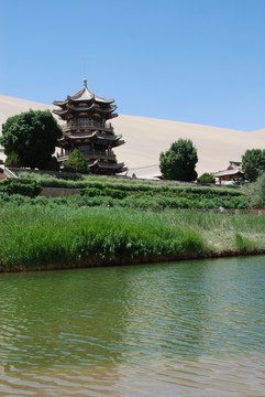 敦煌鸣沙山月牙泉风景区